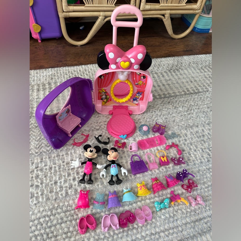 Minnie Mouse dress up suitcase